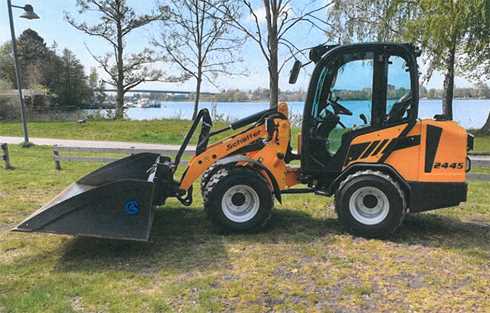 Hjullastare Schäffer 2441, åkgräsklippare Kubota ZD1211 och spolsläp DIBO Heatweed stulna i Motala